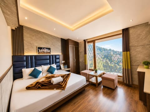 Bedroom, Mountain view