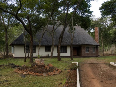 Property building, Natural landscape, Garden, Garden view