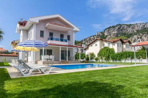 Property building, Patio, Day, Natural landscape, Garden, Mountain view, Pool view, Swimming pool, sunbed