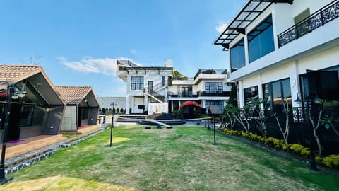 Property building, Neighbourhood, Garden view