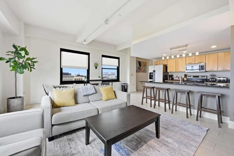 Kitchen or kitchenette, Living room, Seating area, Dining area, pet friendly, stove, toaster