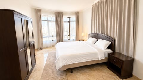 Bed, Living room, Photo of the whole room, Seating area, Bedroom, wardrobe