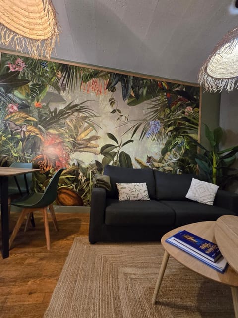 Decorative detail, Seating area