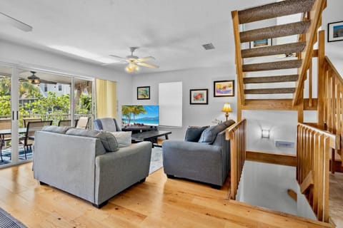 Day, TV and multimedia, Balcony/Terrace, Living room, Seating area, furniture