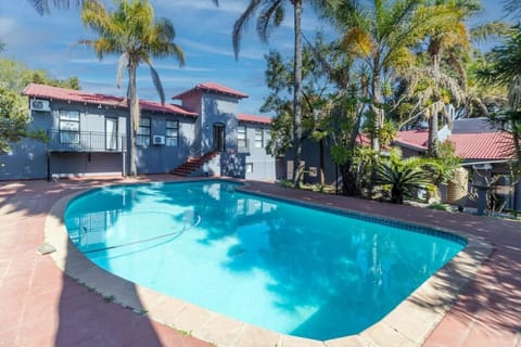 Property building, Day, Garden, Garden view, Pool view, Swimming pool, sunbed