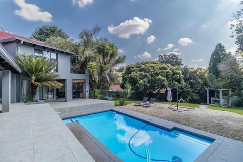 Property building, Day, Garden, Garden view, Pool view, Swimming pool, sunbed