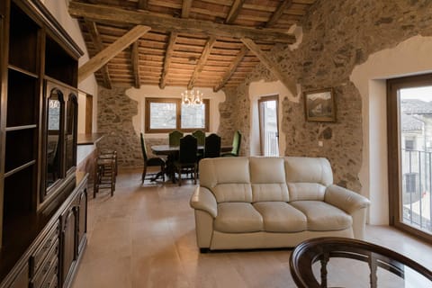 Seating area, Dining area
