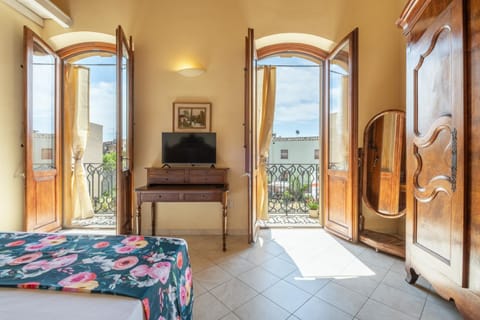TV and multimedia, Photo of the whole room, Bedroom, minibar, safe