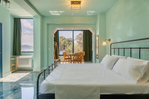 Bed, Living room, Photo of the whole room, Bedroom