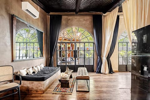Living room, Seating area, air conditioner