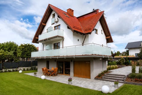 Property building, Day, Garden, Garden view