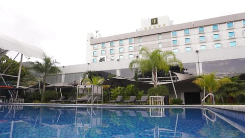Property building, Day, Pool view, Swimming pool