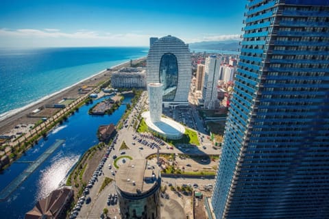 Property building, Nearby landmark, Day, Neighbourhood, Natural landscape, Bird's eye view, City view, Sea view, Location
