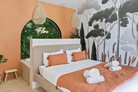 Bed, Photo of the whole room, Bedroom, towels