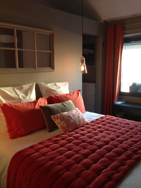 Photo of the whole room, Decorative detail