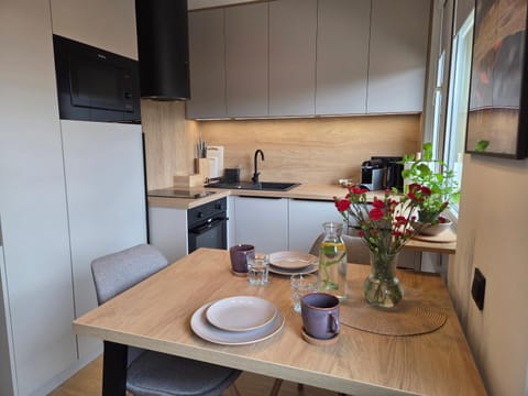 Kitchen or kitchenette, Dining area, pet friendly, stove