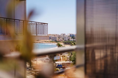 Property building, Sea view, Location