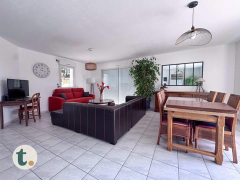 TV and multimedia, Living room, Dining area