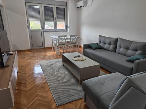 Living room, Seating area, air conditioner