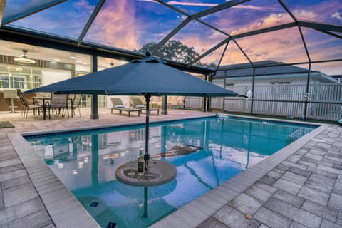 Property building, Patio, Day, Balcony/Terrace, Seating area, Swimming pool, Sunset, furniture