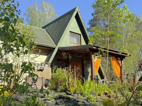 Property building, Spring, Day, Natural landscape, Garden, Garden view