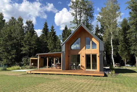 Property building, Day, Natural landscape, Garden, Garden view