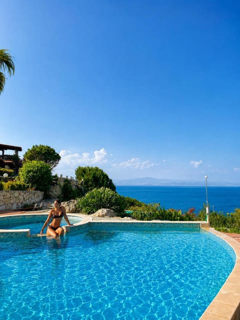 Day, People, Natural landscape, Pool view, Sea view, Swimming pool, group of guests, sunbed