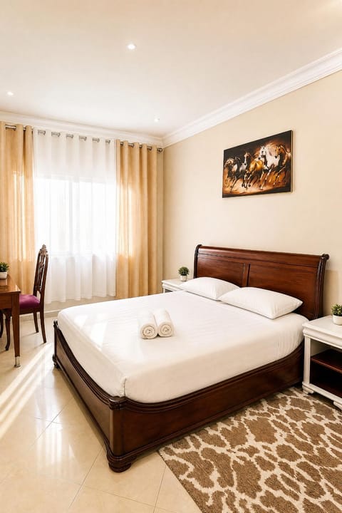 Bed, Living room, Photo of the whole room, Seating area, Bedroom