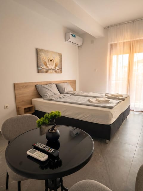 Bed, Photo of the whole room, Bedroom, towels, air conditioner