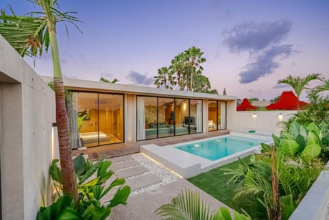 Property building, Swimming pool, Swimming pool
