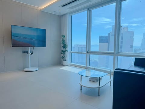 Communal lounge/ TV room, Living room, Sea view, Sea view, Swimming pool, Family, Family