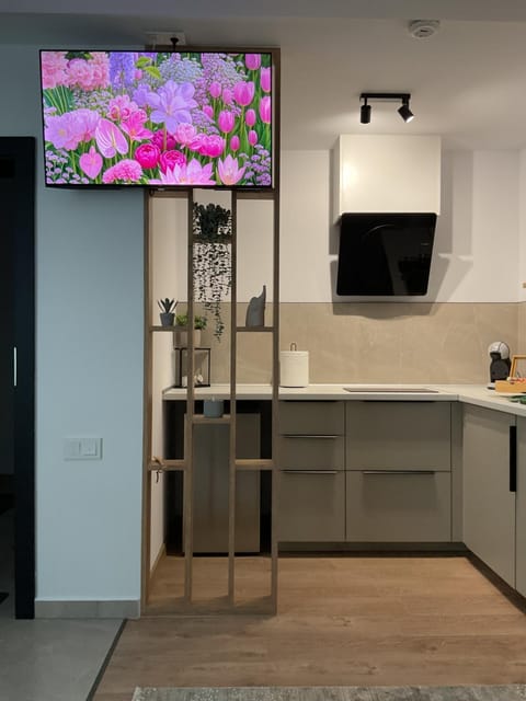 TV and multimedia, Kitchen or kitchenette