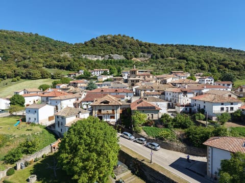 Neighbourhood, Natural landscape, Bird's eye view, Mountain view, Location