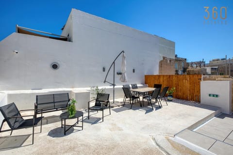 Property building, Patio, Day, View (from property/room), Balcony/Terrace, Living room, Seating area, sunbed