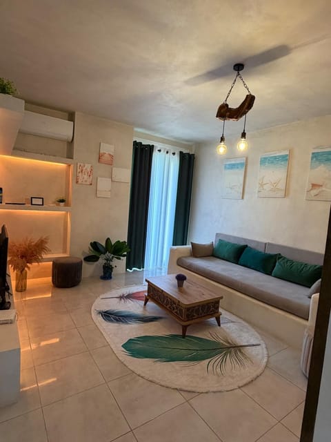 Bed, Living room, Photo of the whole room, Seating area, Bedroom