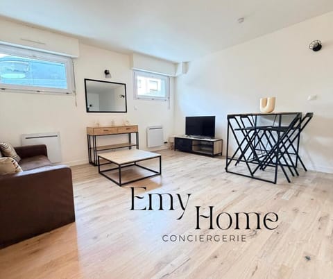 Property building, Communal lounge/ TV room, TV and multimedia, Living room, Seating area, Dining area, Family, furniture, heating, internet, storage, storage, towels, washing machine