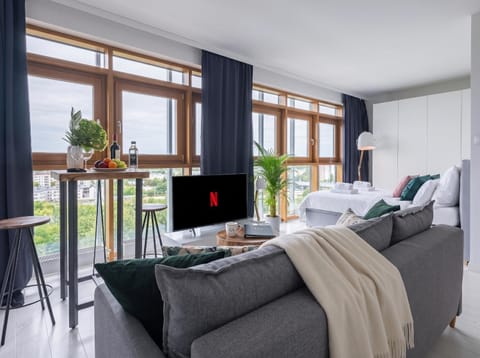 Communal lounge/ TV room, Bed, Natural landscape, TV and multimedia, View (from property/room), Balcony/Terrace, Living room, Photo of the whole room, Seating area, Evening entertainment, Bedroom, towels