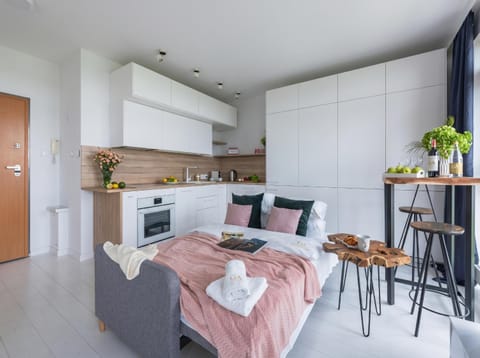 Bed, Kitchen or kitchenette, Living room, Photo of the whole room, Seating area, Dining area, Bedroom, minibar, oven, pet friendly, stove, towels