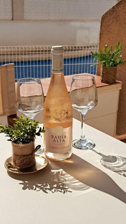 Balcony/Terrace, Drinks, Alcoholic drinks