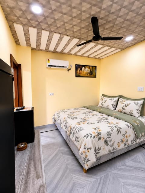 Bed, TV and multimedia, Photo of the whole room, Bedroom, air conditioner