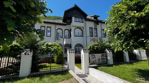 Property building, Day, Garden