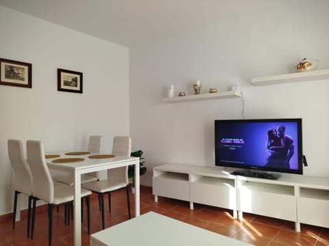 TV and multimedia, Living room, Seating area, Dining area