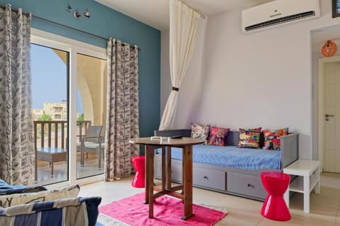 Living room, Seating area, air conditioner