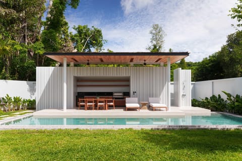 Property building, Patio, Spring, Day, Natural landscape, Garden, Garden view, Pool view, Swimming pool, sunbed