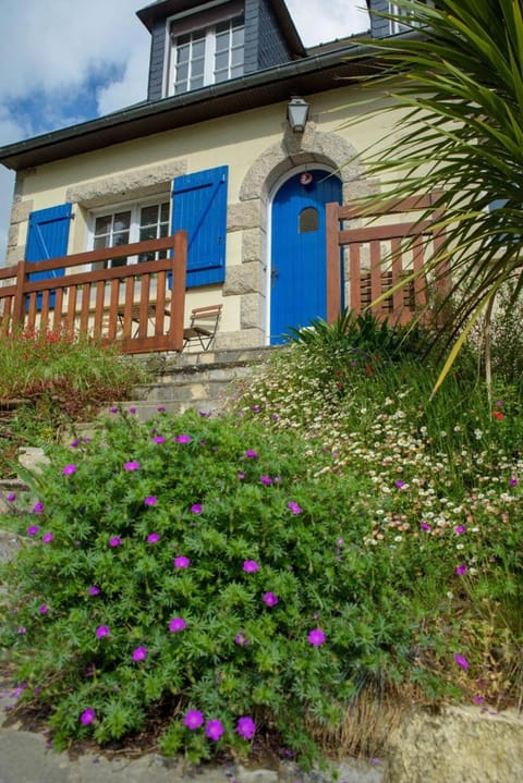 Property building, Spring, Day, Garden, Garden, Garden view