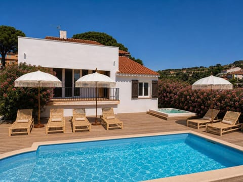 Property building, Patio, Pool view, Swimming pool, Swimming pool, sunbed