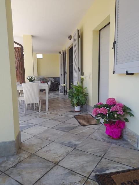 Patio, View (from property/room), Balcony/Terrace, Seating area, Dining area
