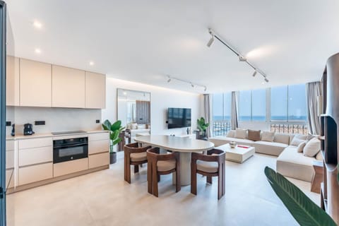 TV and multimedia, Kitchen or kitchenette, Living room, Seating area, Dining area, Sea view, air conditioner