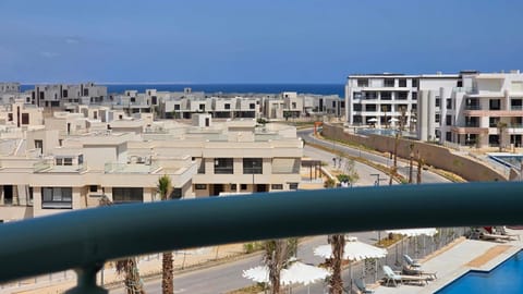 Property building, Neighbourhood, City view, Pool view, Sea view, Street view, Swimming pool