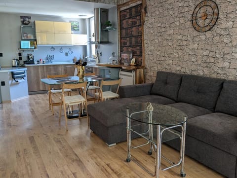 Kitchen or kitchenette, Living room, pet friendly